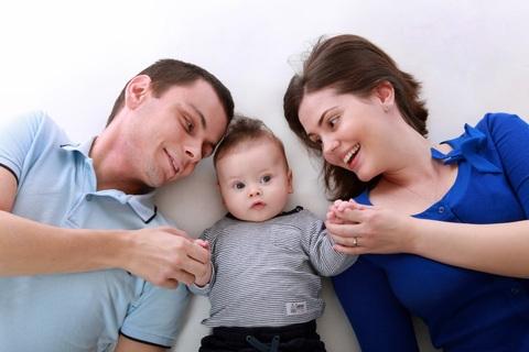 parents with newborn child. DNA paternity test results interpretation.
